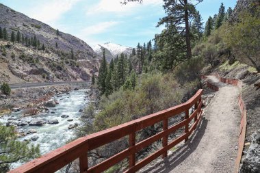 FLORISTON, CALIFORNIA, UNITED STATES - Apr 12, 2020: A section of the Tahoe-Pyramid Trail, a dedicated path for hikers and cyclists, runs along the Truckee River. clipart