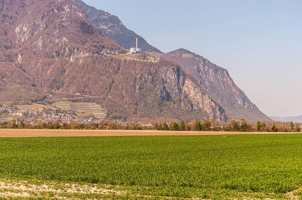 Krásný Výhled Stromy Horami Pozadí Rhone Plain Švýcarsku — Stock fotografie