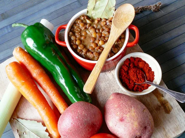 Tiro Close Sopa Lentilha Uma Panela Cozinha Com Batata Doce — Fotografia de Stock