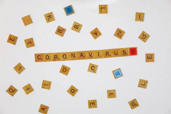 Bristol Reino Unido Abr 2020 Rompecabezas Coronavirus Scrabble Nevera Con —  Fotos de Stock