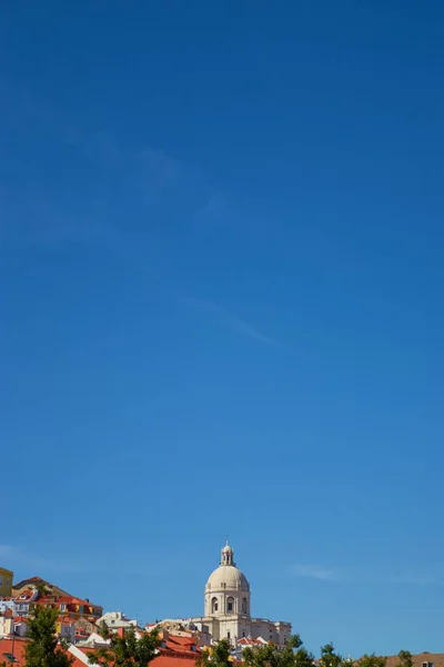 Lissabon Portugal Juni 2019 Vertikale Aufnahme Eines Strahlend Blauen Himmels — Stockfoto