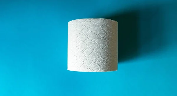 Rulle Toalettpapper Isolerad Ljusblå Bakgrund Moderna Färger Koncept För Att — Stockfoto
