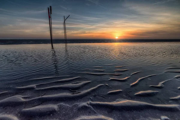 Eine Atemberaubende Aufnahme Von Einem Wunderschönen Strand Vor Einem Wunderbaren — Stockfoto