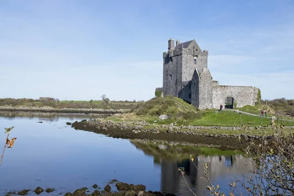 Una Hermosa Toma Del Castillo Dunguaire Kinvara Irlanda Con Cielo —  Fotos de Stock
