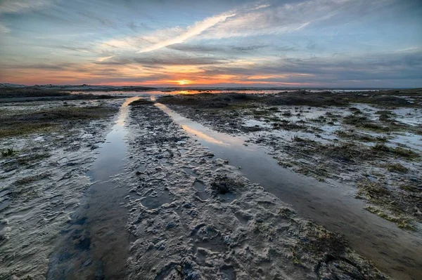 Захватывающий Снимок Прибрежной Дороги Красивом Фоне Заката — стоковое фото