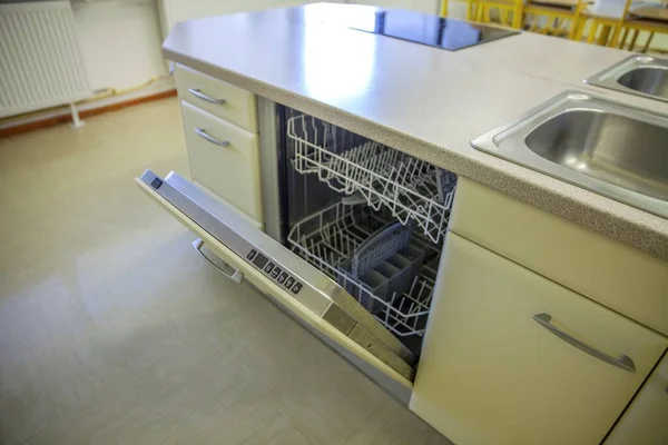 Посудомоечная Машина Пуста — стоковое фото