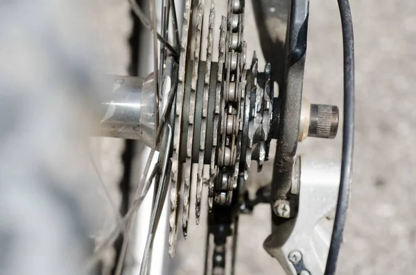 瑞士自行车轮子上的齿轮 — 图库照片