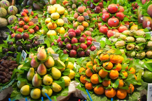 Different Types Vegetables Put Shelves Supermarket — Stock Photo, Image