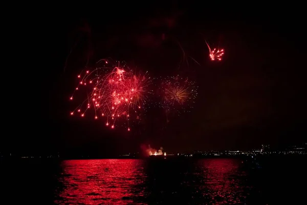 Red Fireworks Lake Michigan Surrounded Buildings Night Chicago — Stock Photo, Image