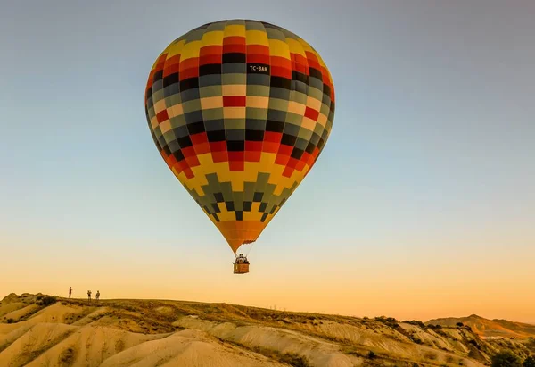 Los Globos Aire Caliente Sobre Las Colinas Los Campos Durante — Foto de Stock