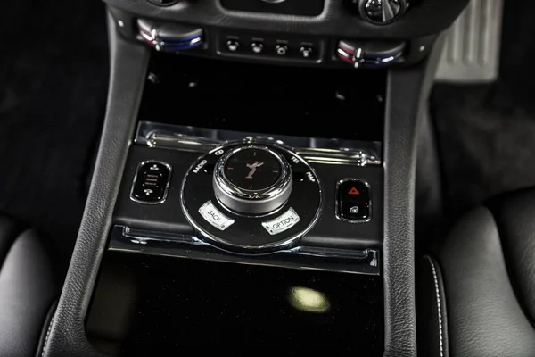Detailní Záběr Ovladačů Tlačítek Moderním Interiéru Vozu — Stock fotografie