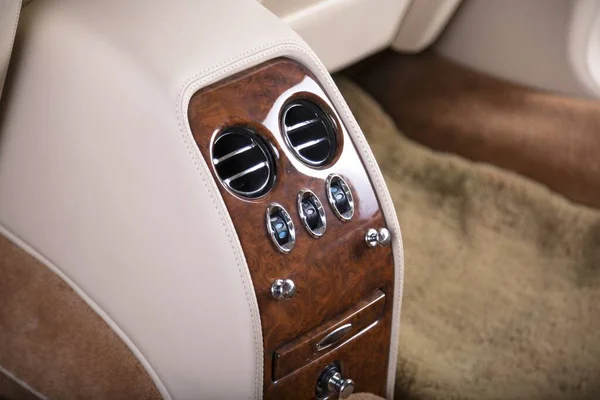 Detailní Záběr Detailů Interiéru Moderního Luxusního Vozu — Stock fotografie