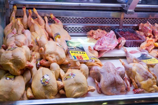 Muchos Pollos Que Venden Refrigerador Del Mercado —  Fotos de Stock