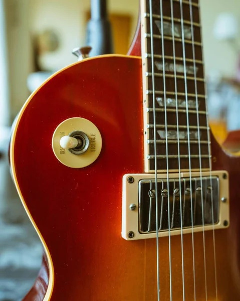 Closeup Vertical Shot Brown Electronic Guitar — Stock Photo, Image