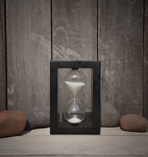 Ένα Όμορφο Πλάνο Ενός Κλασικού Vintage Hourglass Sandglass Ρολόι Ξύλινο — Φωτογραφία Αρχείου
