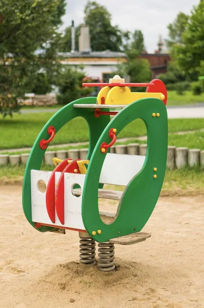 Eine Vertikale Aufnahme Einer Kinderfahrt Park — Stockfoto