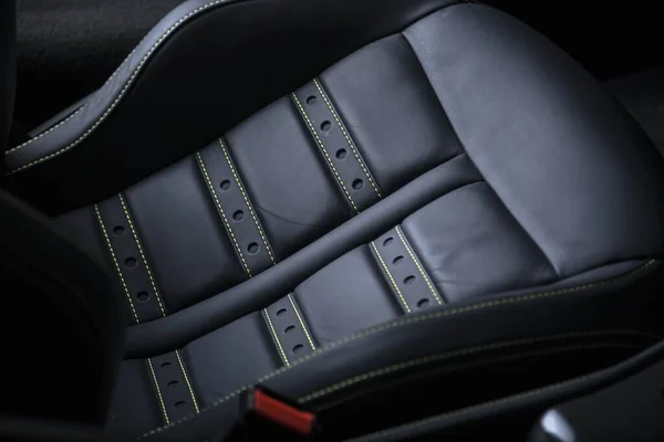 Primer Plano Textura Del Asiento Cuero Negro Coche Moderno — Foto de Stock