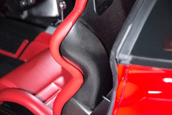 Interior Kulit Hitam Dan Merah Dari Mobil Mewah Modern — Stok Foto