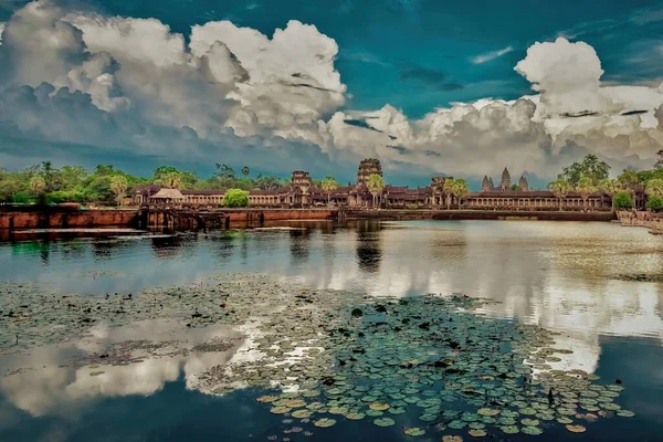Відбиття Хмар Озері Храму Ангкор Ват Камбоджі Задньому Плані — стокове фото