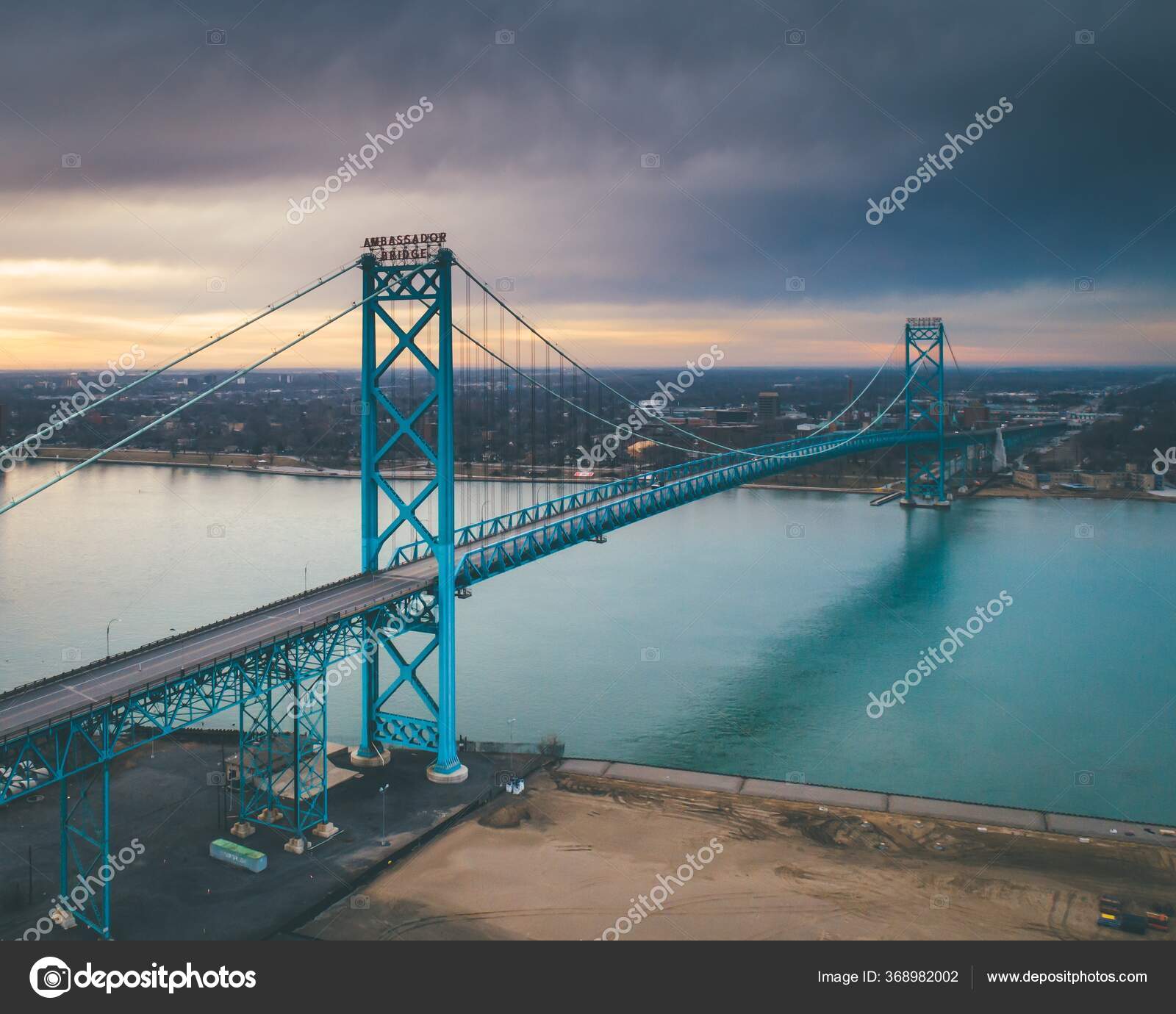 Imágenes de Puente ambassador libres de derechos | DepositPhotos, image size:1600x1380
