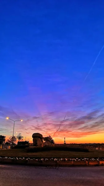 Vertical Shot Breathtaking View Early Sunrise Captured City — Stock Photo, Image
