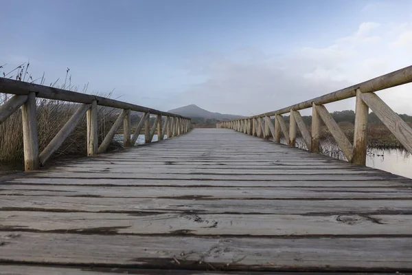 Прекрасный Снимок Деревянного Моста Сделанный Прямо — стоковое фото