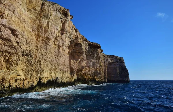 Piękny Widok Wapiennych Klifów Morskich Migra Ferha Malcie Słoneczny Dzień — Zdjęcie stockowe