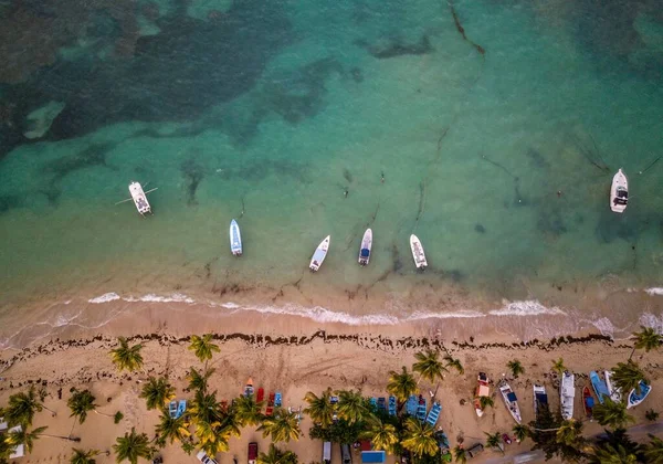 Ein Schöner Blick Auf Die Küste Mit Einigen Kleinen Booten — Stockfoto