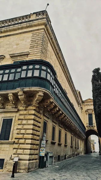 Ângulo Vertical Baixo Disparado Praça São Jorge Valletta Malta Durante — Fotografia de Stock