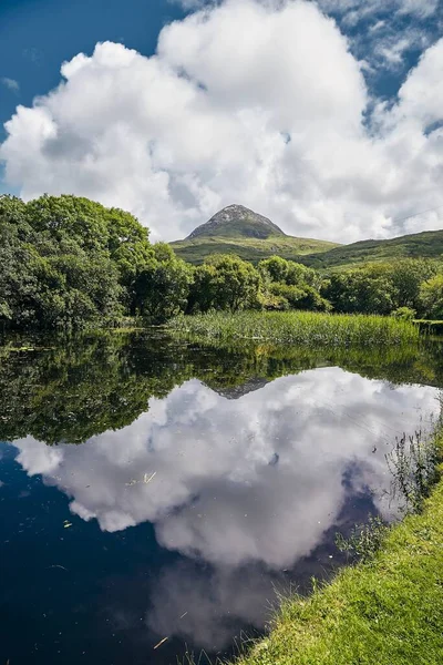 Függőleges Kilátás Connemara Nemzeti Park Mweelin Írország Alatt Felhős Kék — Stock Fotó