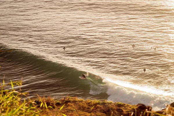 夏威夷瓦胡岛北岸一个人冲浪的美丽照片 — 图库照片