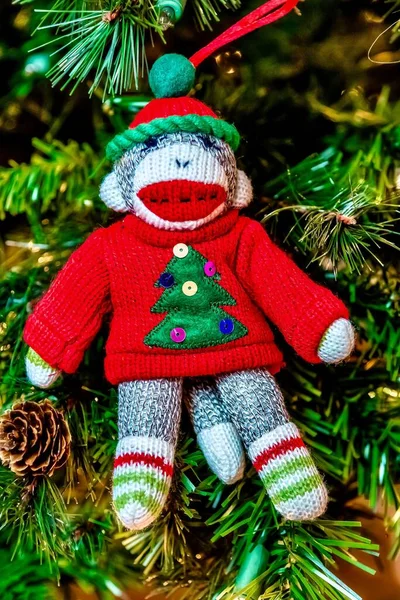 Una Bella Immagine Verticale Giocattolo Natale Rosso Abete Con Luci — Foto Stock
