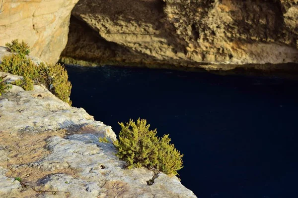 Μια Όμορφη Βολή Των Ασβεστολιθικών Βράχων Της Θάλασσας Στο Migra — Φωτογραφία Αρχείου