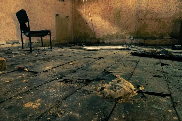 Egy Régi Elhagyatott Épület Belseje Piszkos Törékeny Fapadlóval — Stock Fotó