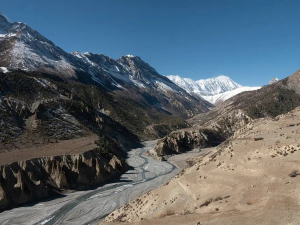 Vista Ipnotizzante Dei Corsi Acqua Attraverso Montagne Coperte Neve Nepal — Foto Stock