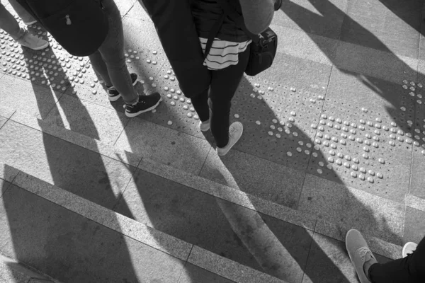 High Angle Greyscale Feet People Standing Ground Sunlight Sydney Australia — Foto de Stock