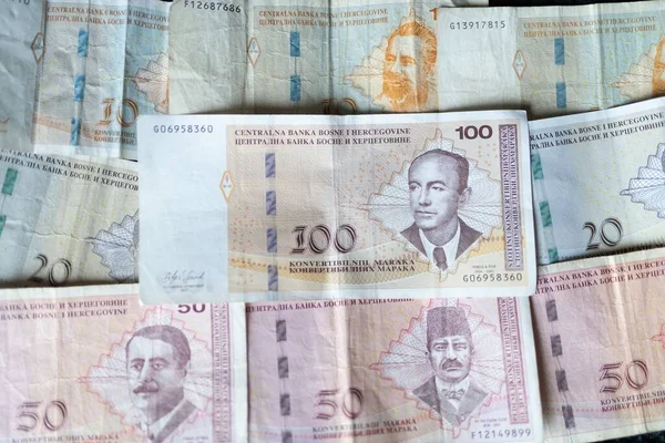 Plano Perto Das Notas Banco Bósnia Herzegovina Espalhadas Pela Superfície — Fotografia de Stock