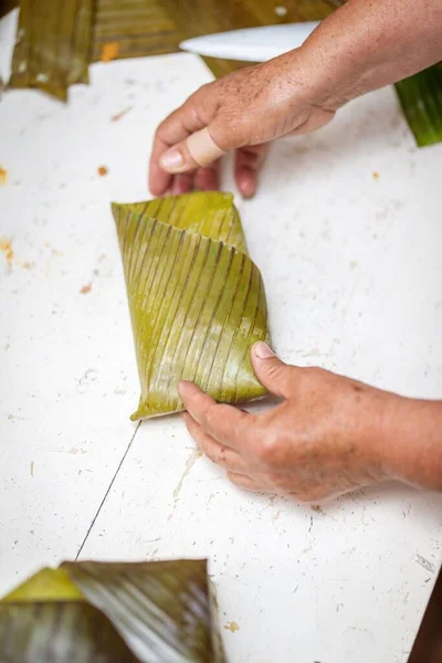 Selective Focus Shot Preparing Casava Suman Banana Leaf — Stock Photo, Image
