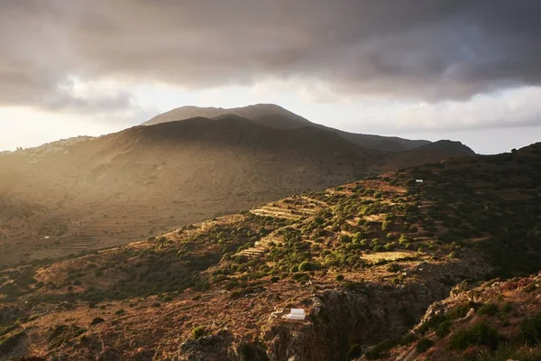 Eine Schöne Aufnahme Der Hügel Von Aegiali Auf Der Insel — Stockfoto