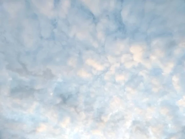 Statuswolken Aan Blauwe Hemel Perfect Voor Een Achtergrond — Stockfoto