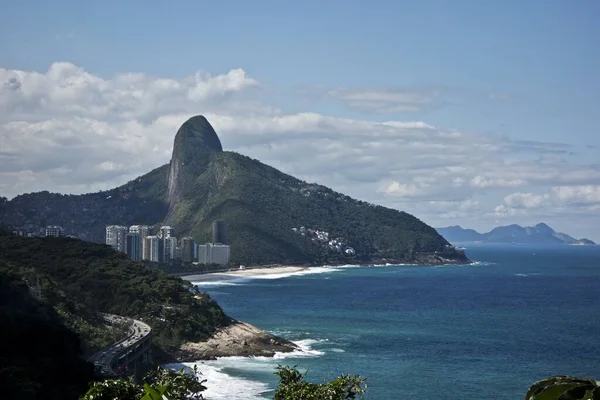 Increíble Plano Playa Río Janeiro Sobre Majestuoso Fondo Montañoso —  Fotos de Stock