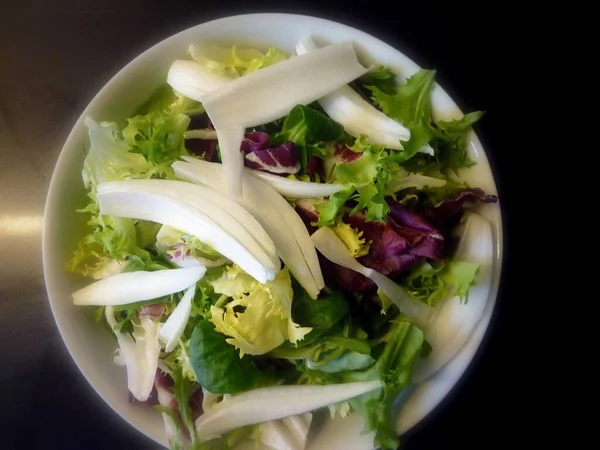 Overhead Shot Salad Made Onions Lettuce Other Vegetables — Stock Photo, Image