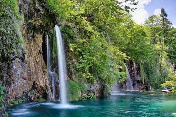 Uma Vista Hipnotizante Parque Nacional Dos Lagos Plitvice Croácia — Fotografia de Stock