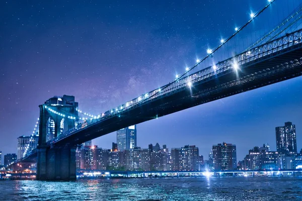 Vue Angle Bas Célèbre Parc Illuminé Pont Brooklyn New York — Photo