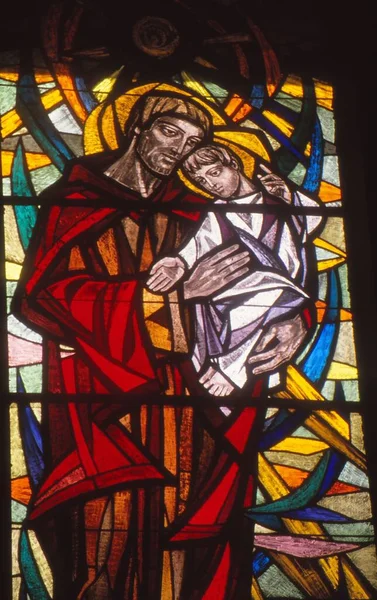 ロスアンジェルス アメリカ 1987年4月24日 聖ヨセフが赤ん坊のイエスを抱いている様子 — ストック写真