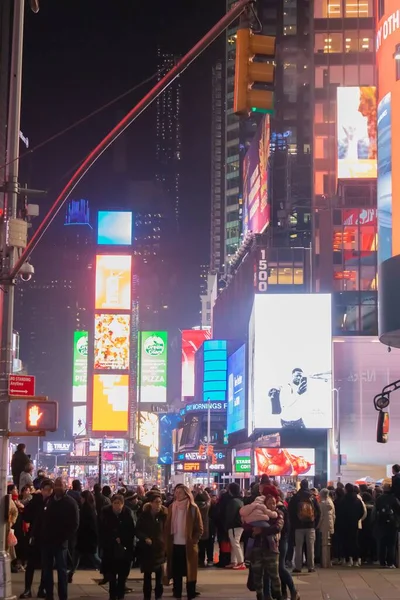 Una Multitud Personas Times Square New Yor City Por Noche —  Fotos de Stock