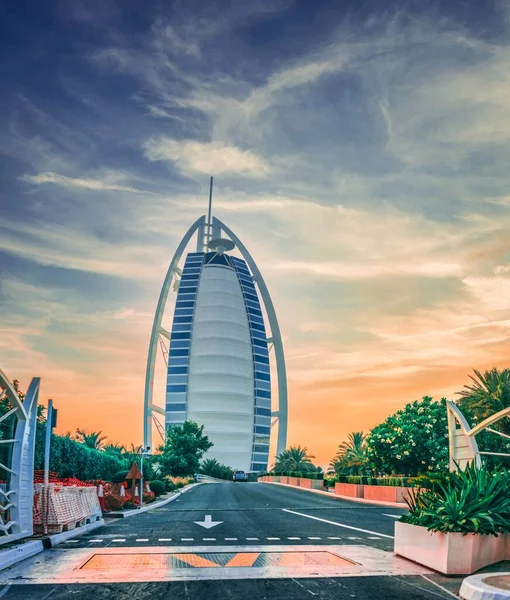 Niski Kąt Ujęcia Hotelu Burj Arab Zjednoczonych Emiratach Arabskich Uchwycony — Zdjęcie stockowe