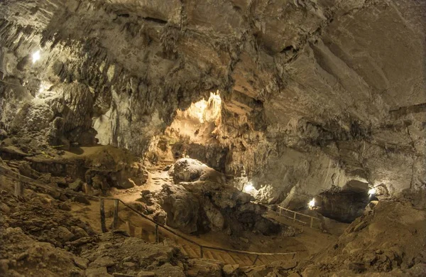 멕시코의 타스델마 무트라고 동굴에 아름다운 계단들 — 스톡 사진