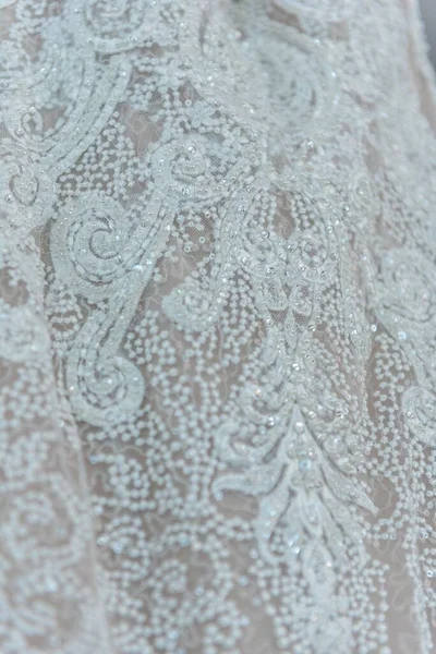 Vertikal Närbild Bild Vit Spets Bröllop Klänning Textil — Stockfoto