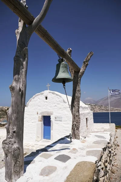 Plan Vertical Une Cloche Près Église Panagia Nikouria Île Amorgos — Photo